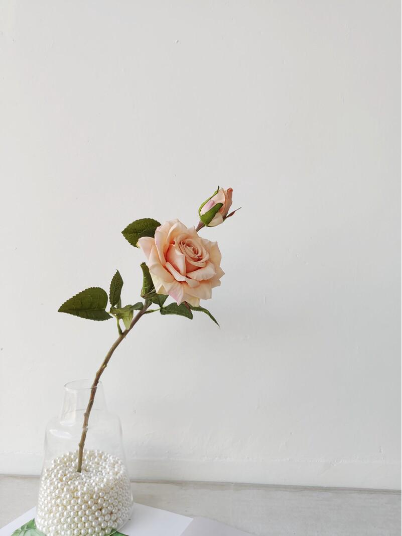 Luxurious Silk & Plastic Rolled-Edge Rose Decoration, Artificial Flower Ornament for Living Room or Dining Table.