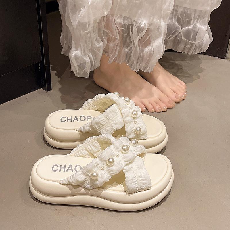 French Thick-soled Cool Slippers Women's Summer Wear Fashion 2025 New Niche Pearl Beach Sandals Women's Shoes