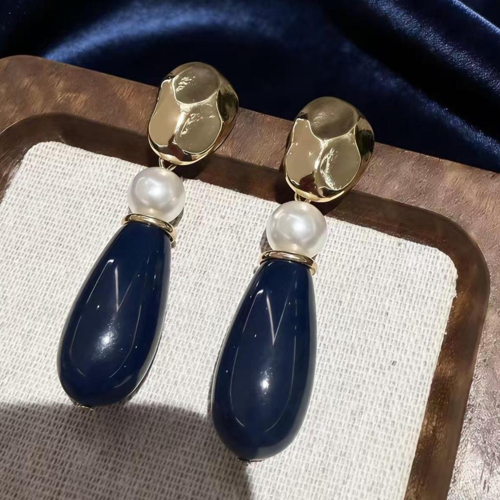 Vintage Blue Glass Bow Earrings - Retro Design Ornament