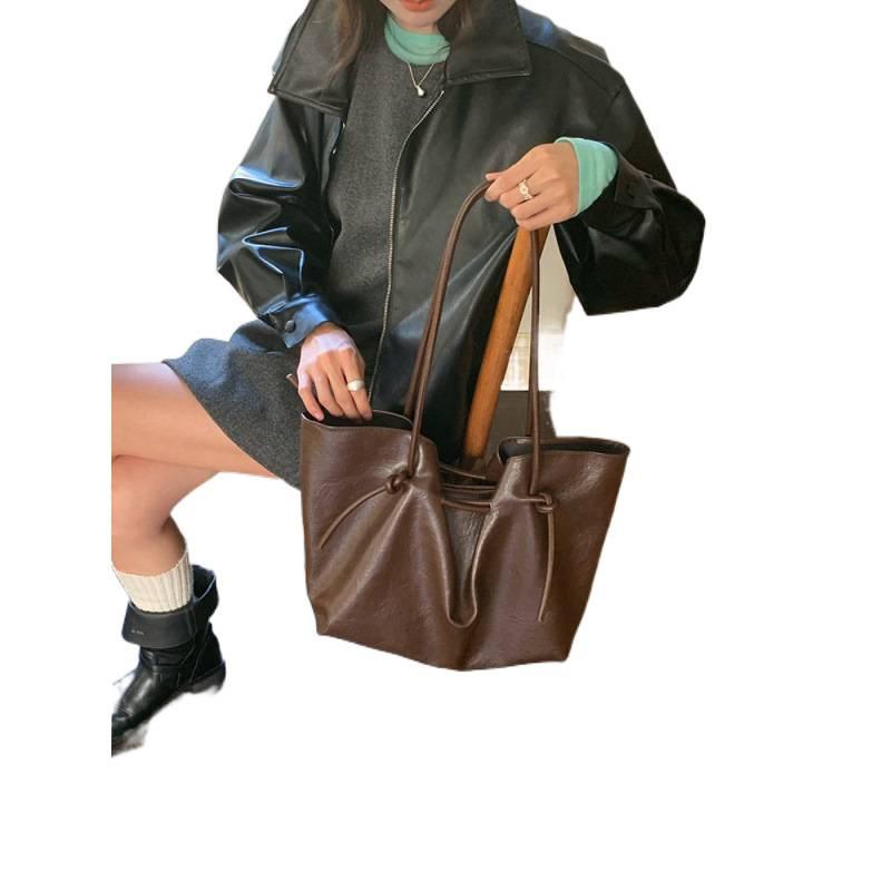 Autumn and winter retro coffee strap tote bag women 2025 simple large capacity commuter shoulder bag fashion handbag