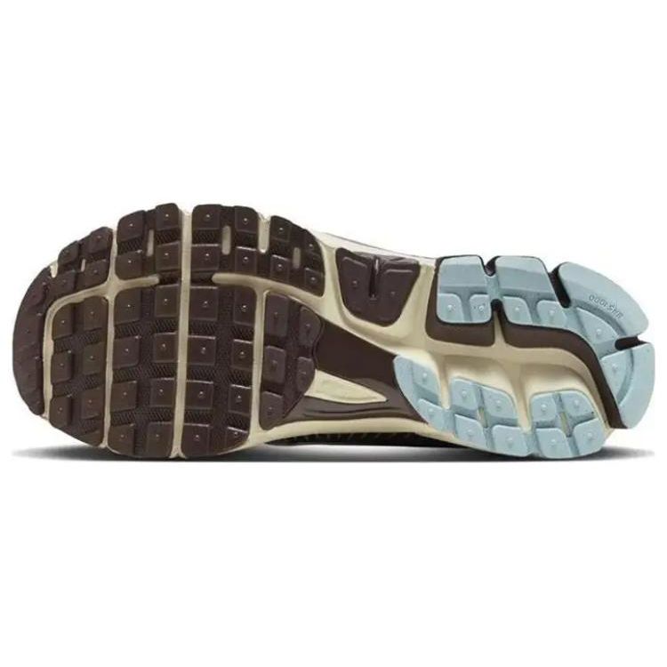 Nike Zoom Vomero 5 Earth Fossil Scarpe da Ginnastica da Donna Marrone Light-Iron-Ore FD9920-022