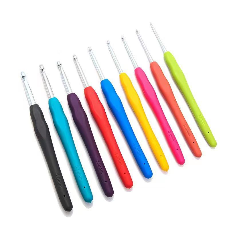 Hand-Knitted Rainbow Soft Grip Aluminum Crochet Hook Set with Yarn Needle