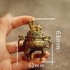 Antik mässing Tre ben Qilin Head Rökelsekar Brännare Mini Ornament Kinesiska Forntida Beast Rökelseskåpa Solid Koppar Te Skrivbord Dekor
