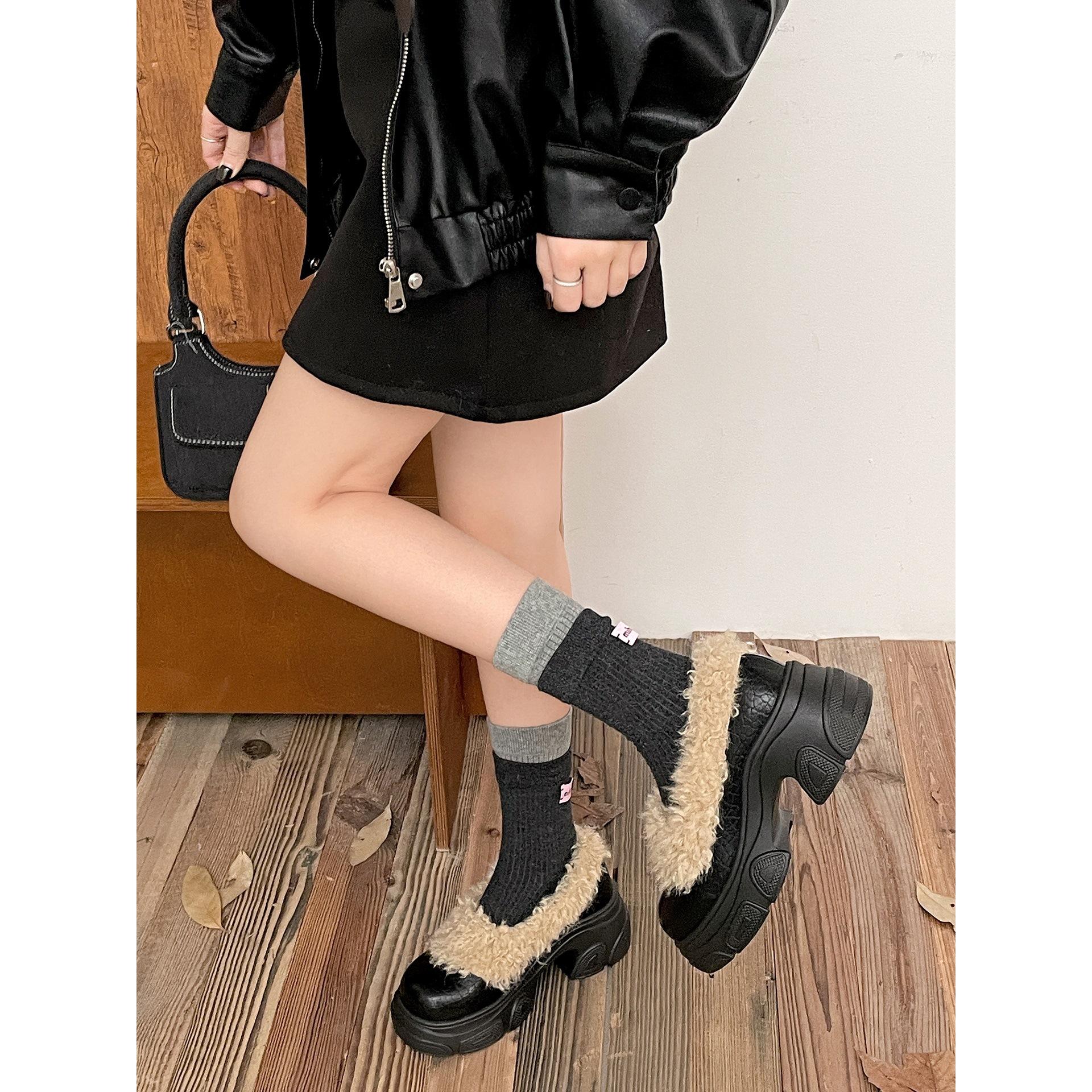 

Retro black French thick heel fluffy shoes outer wear 2025 winter warm outer wear velvet Mary Jane shoes 40 чорний