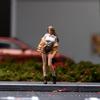 1/64 Miniature Figures Model Action Figure Hand Painted Garage Scene People Resin Collection Desk