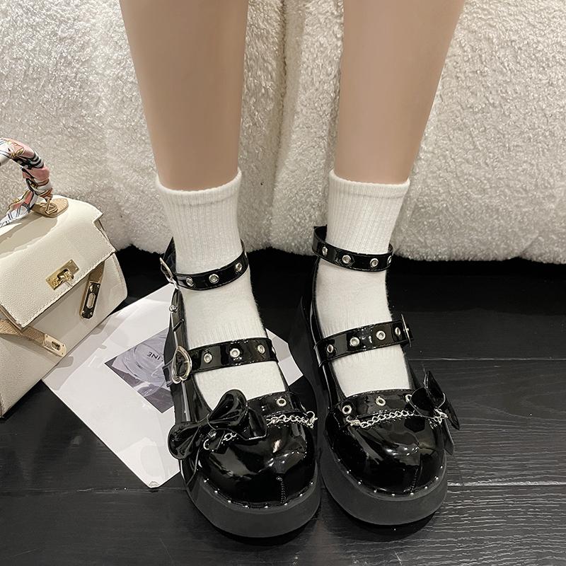 Söta söta hjärtformade spänne Lolita-skor kvinnor rosett kedja plattform Mary Janes kvinna nitar ankelrem gotiska skor