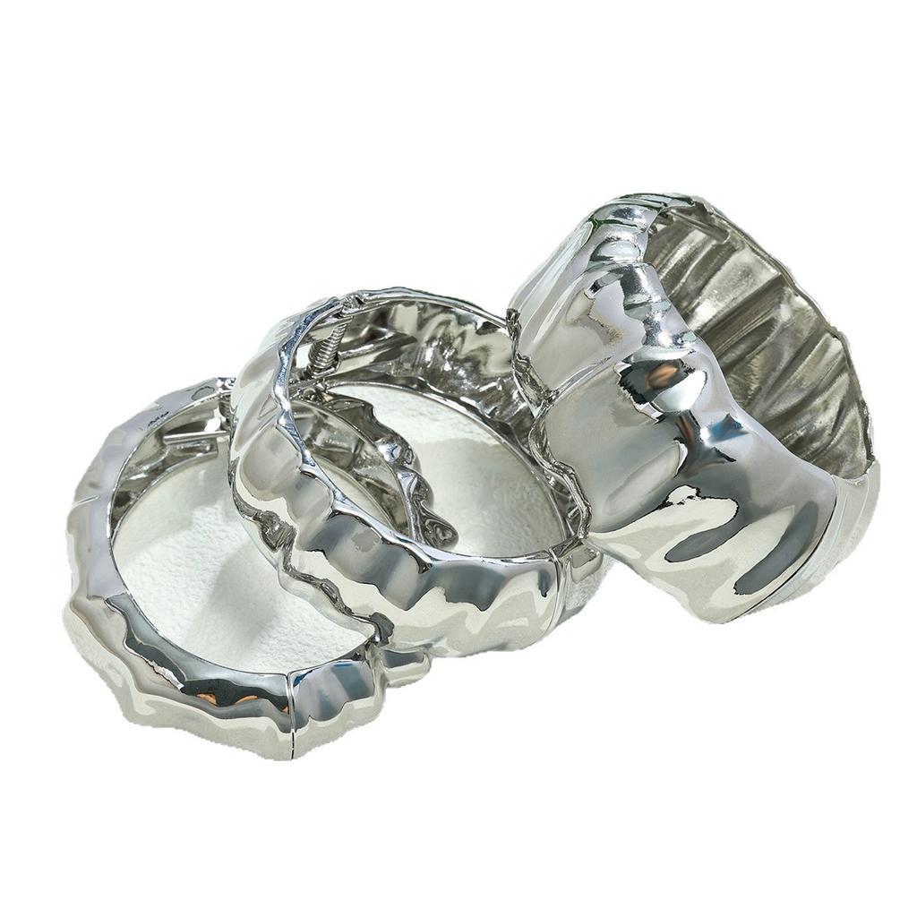 European and American bracelets light luxury high sense women's smooth surface electroplating alloy design sense geometric fold wavy hand