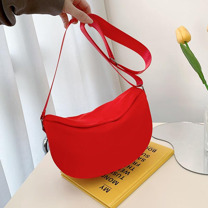 

Trendy Street Style Oxford Fabric Crossbody Bag For Women Perfect For Commuting червоний