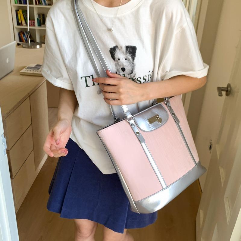 Large-capacity Commuter Backpack Women's New Spring and Summer Fashion Shoulder Bag College Student Underarm Tote Bag