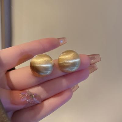 Fashionable Round Brushed Metal Earrings For Women, Vintage, And Versatile, With A Stylish Temperament.