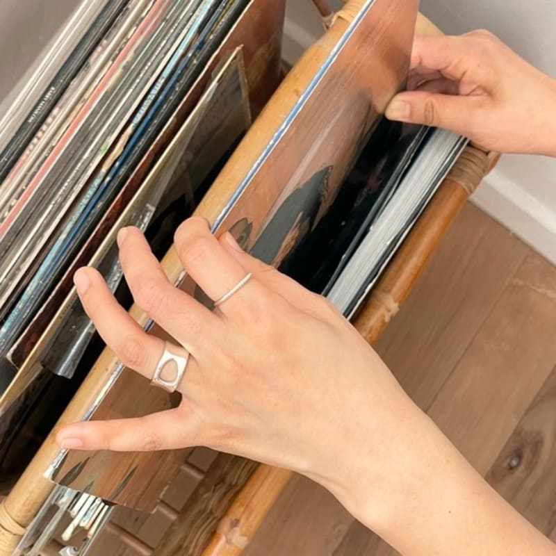 THE BORING bold window ring