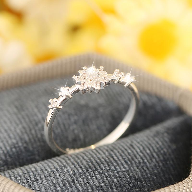 Yun Miao Trendy Hexagonal Star Zircon Snowflake Ring
