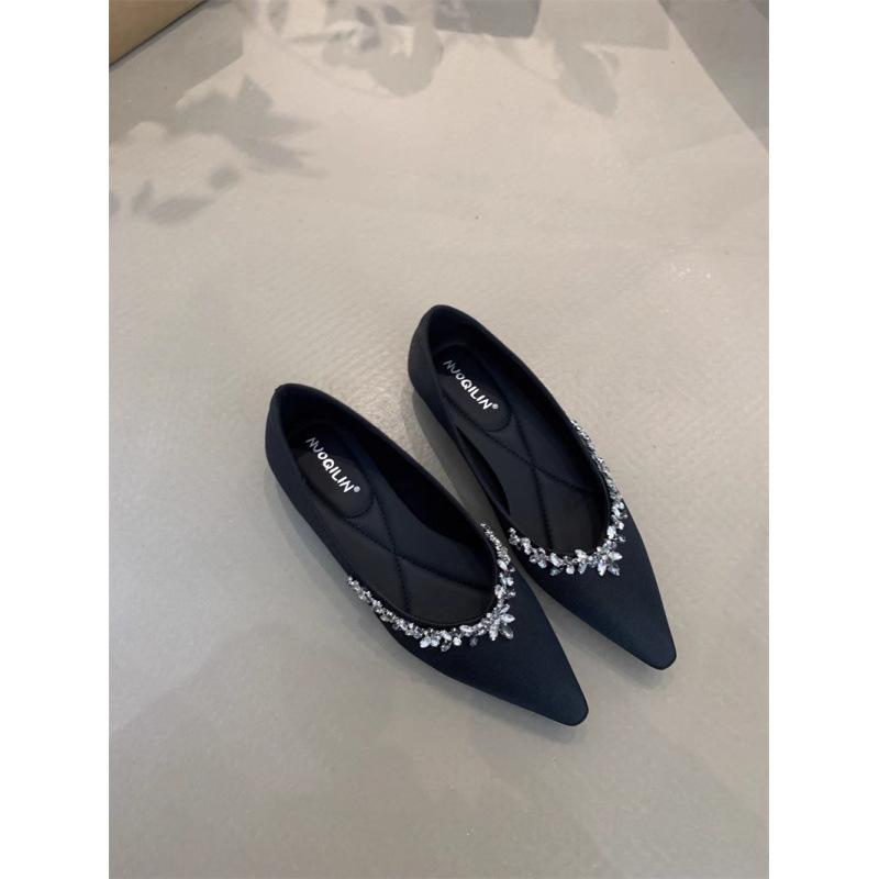 Pointed inner height increase single shoes children's 2025 spring Korean version Xiaoxiangfeng shallow mouth rhinestone soft leather thick sole Doud