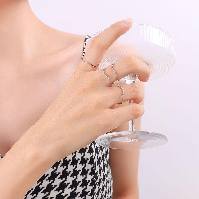 

Корейское модное титановое стальное парное кольцо - ювелирные изделия Niche Design A104 Size 9