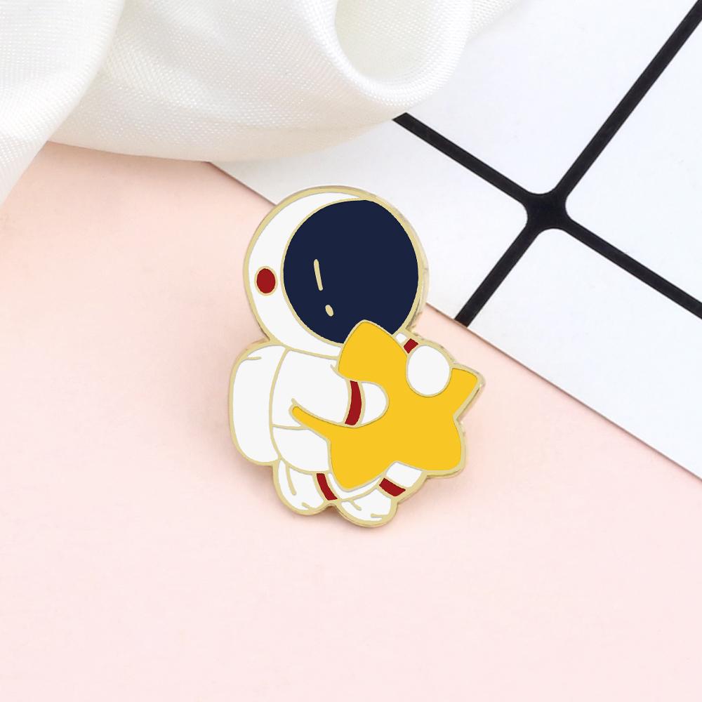 Creative Cartoon Astronaut Enamel Brooches Fashion Cute Space Moon Star Galaxy Bag Badge Lapel Pins Design Jewelry Gift for Kids