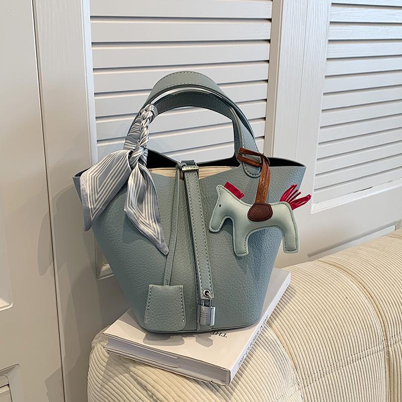 Premium bag, silk scarf pendant, child and mother contrasting color bucket bag, small lock, portable women's bag