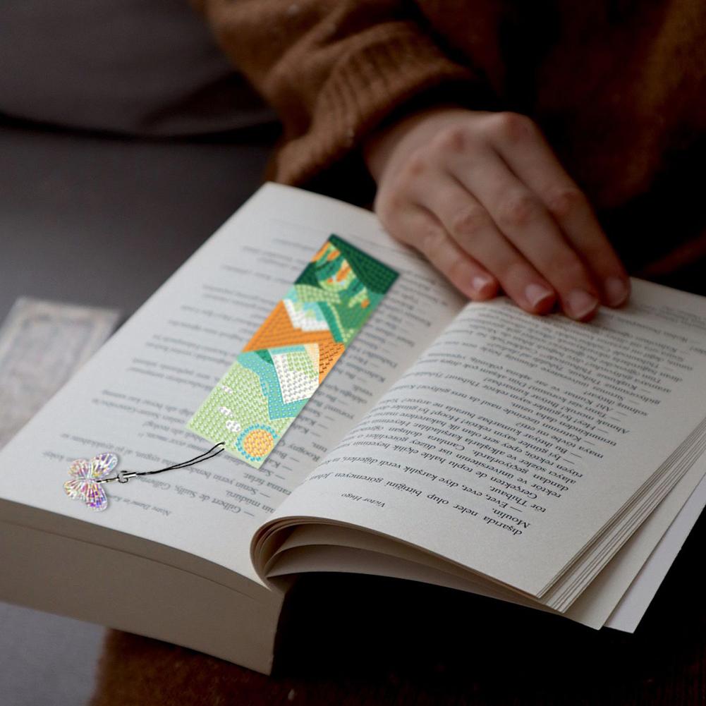 4Pcs Special Shaped Colorful Pattern 5D DIY Diamond Art Book Mark DIY Diamond Bookmark with Crystal Pendant for Reading Day Gift