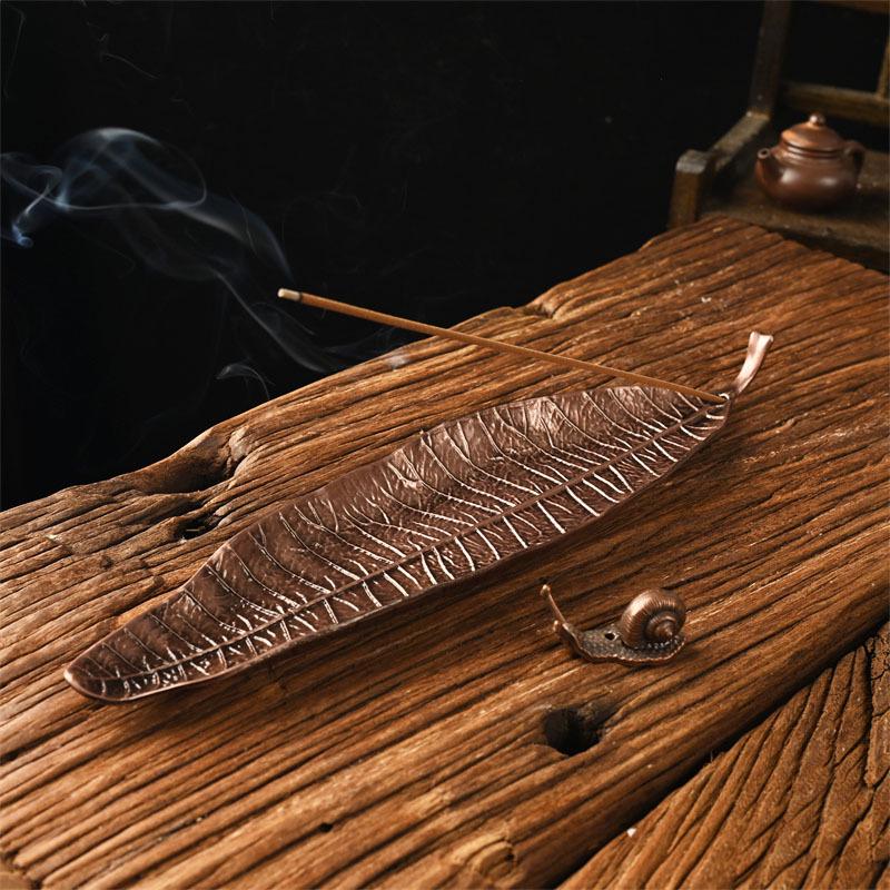 Creative Leaf Incense Burner for Sandalwood & Agarwood Coils - Tea Ceremony Ornament