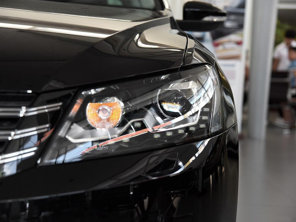 Volkswagen Magotan Passat B7 (2011-2015) Headlight Back Cover