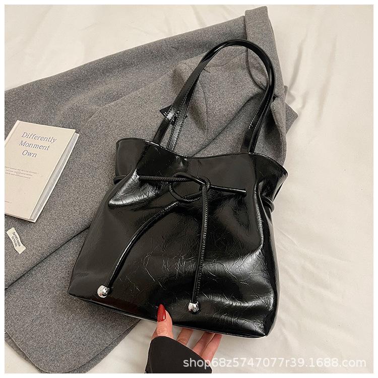 Korean lazy style large capacity tote bag women's strap bow pleats oil wax leather shoulder bag blue bucket bag