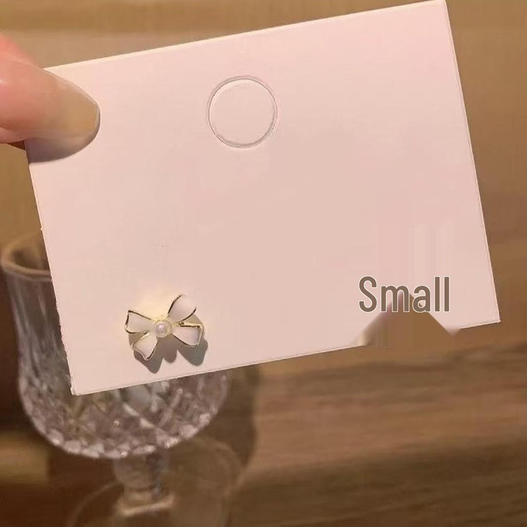 Exquisite Pearl Bow Stud Earrings: Elegant, Minimalist, and Versatile Fashion for Women.