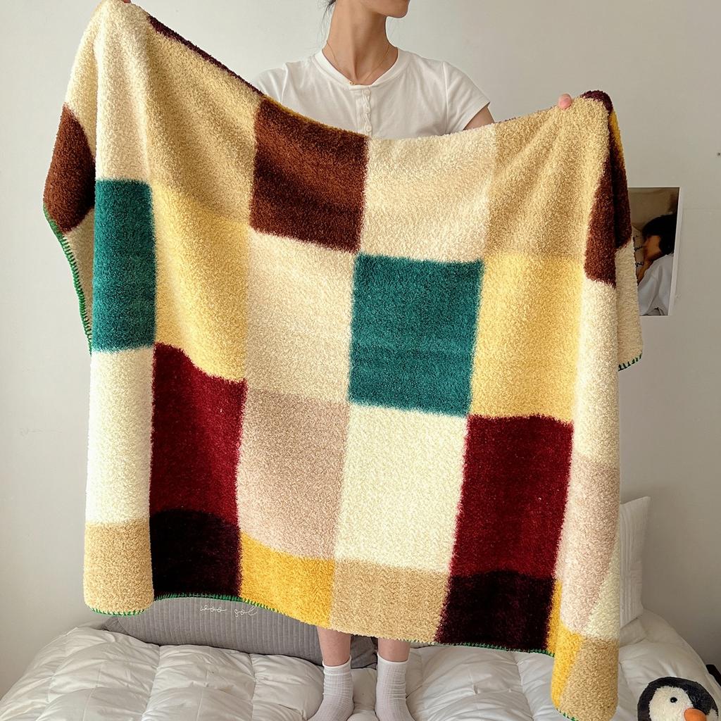 Half fluffy blanket, office nap shawl blanket, warm nap cover blanket, convenient to carry and keep warm
