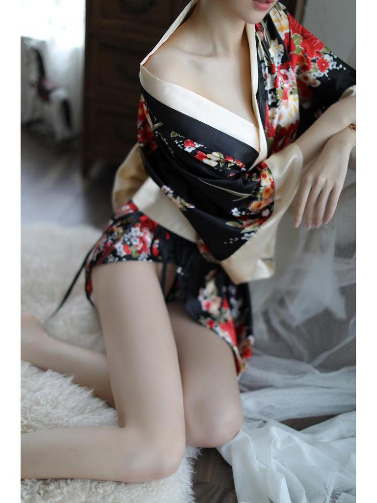 Sexy Deep V Japanese Kimono Bathrobe Set for Women – Playful, Cute, and Perfect for Role-Playing