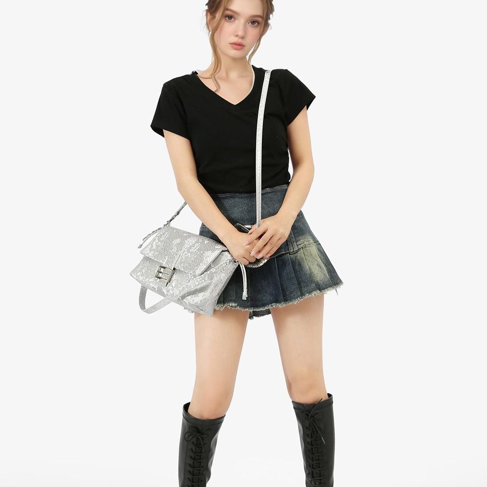 Frühling Hot Girls Europäische und Amerikanische Handtaschen Unterarm Schultertaschen für Damen Nische Retro Schlangenmuster Leder High End Vielseitige Taschen