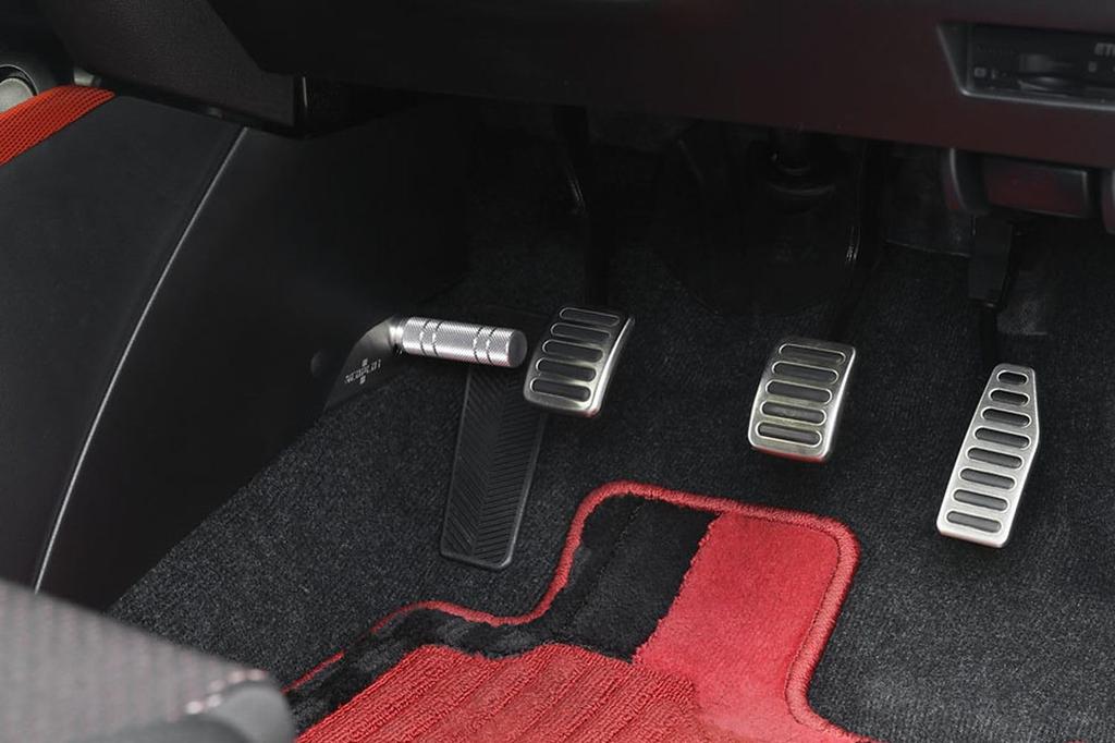 NEOPLOT Fußrastenbügel NEO NP77270, Verstellbare linke Fußposition für Suzuki Swift Sport (ZC33S)/Swift (ZC#3S/ZD#3S), Silber, 8cm
