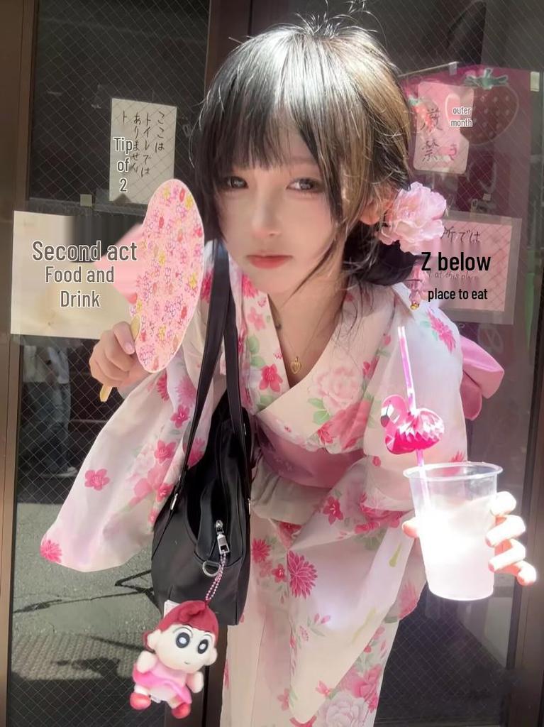 Dámské japonské kimono a yukata šaty pro formální fotografování