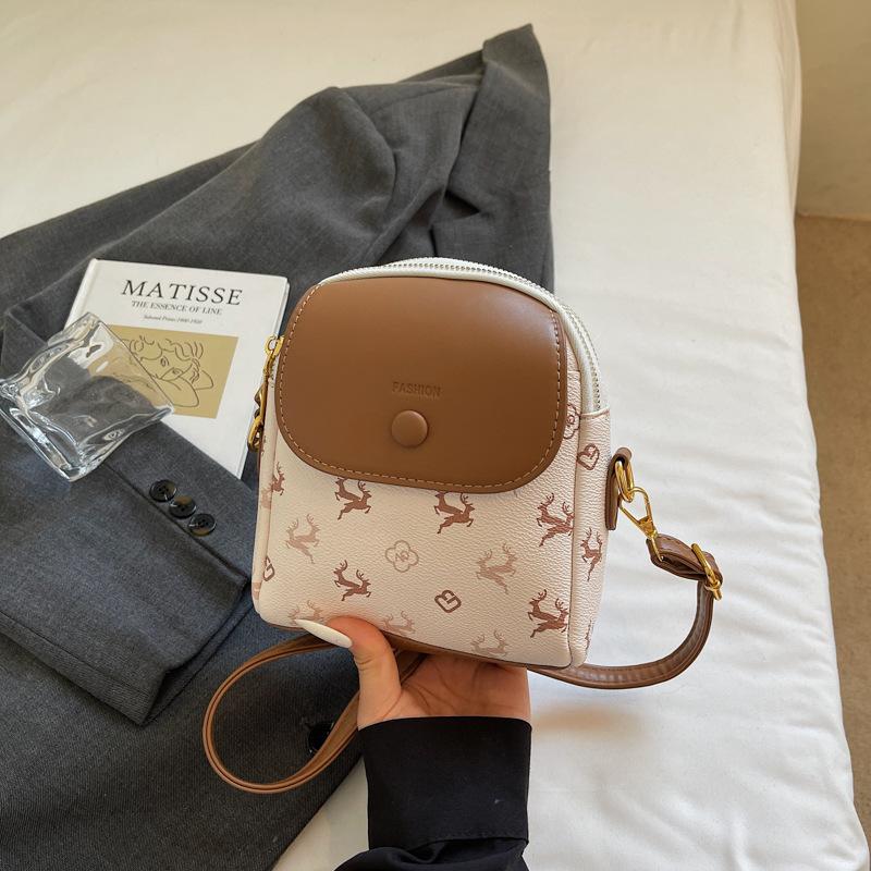 

Fashion and foreign style small square bag casual texture 2025 autumn new fashionable niche simple women s shoulder messenger bag коричневый