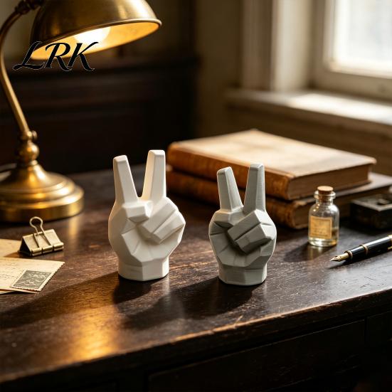 Unique Photo Props 3D Printed Victory Gesture Hand Sculpture, Modern Resin Statue for Home Office Minimalist Decor Desk Decor, Creative Geometric