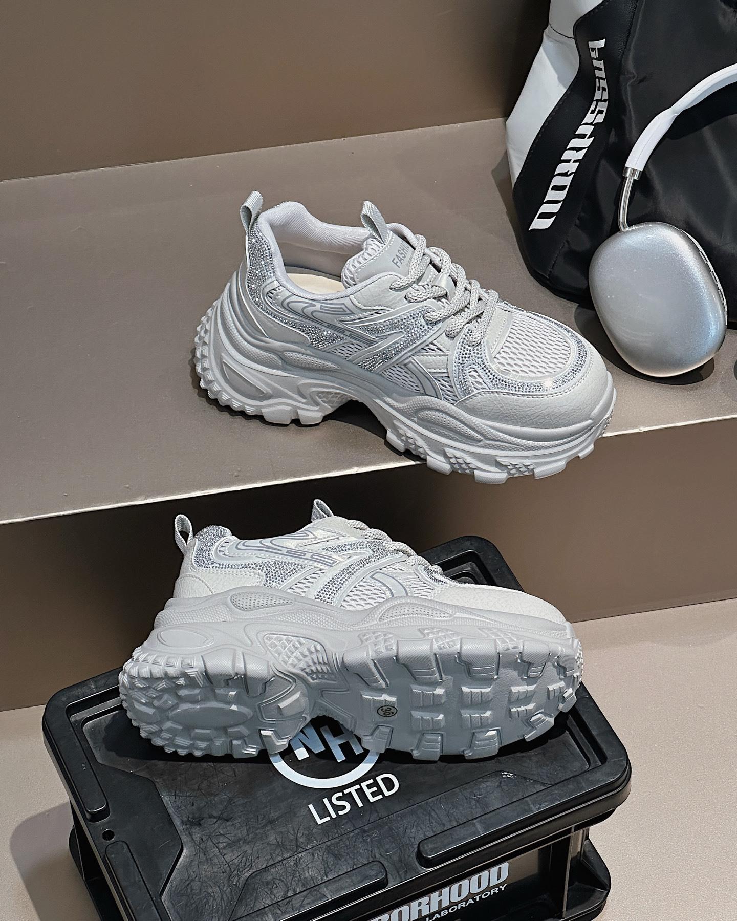 

Leather Daddy Shoes Women s Autumn 2025 New Breathable Versatile Thick-soled Height Increasing Casual Lightweight Fashion Sports Running Shoes 35