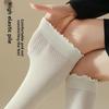 Frühlings- und Herbst-Holz-Ohr Manschette Lange Socken, Kniehohe Strümpfe für Damen mit Spitzenbesatz, Schöne Beinstrümpfe für Damen mit Spitzenbesatz.