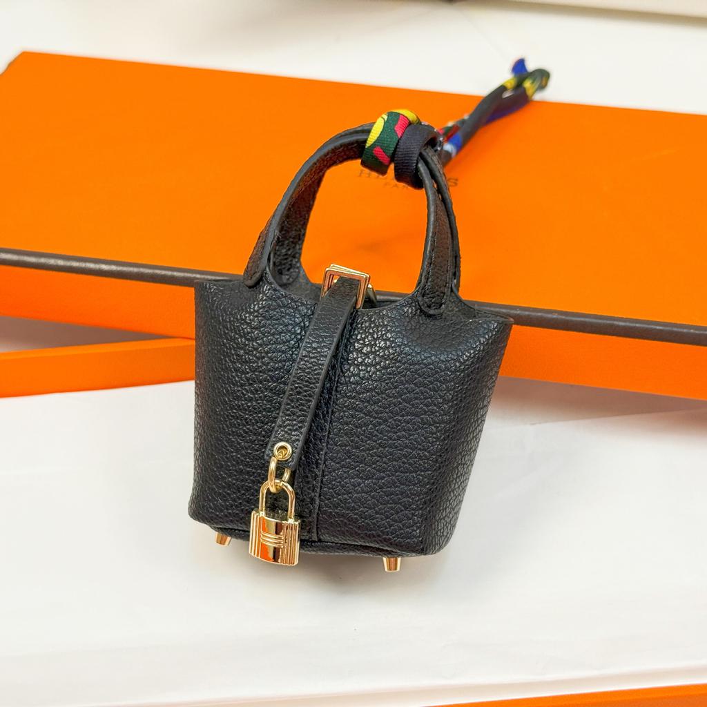 Neuer Mode-Taschenanhänger, hochwertiger Leder-Autoschlüsselanhänger, niedliche kreative Kopfhörertasche, Schmuck für Damenhandtaschen.