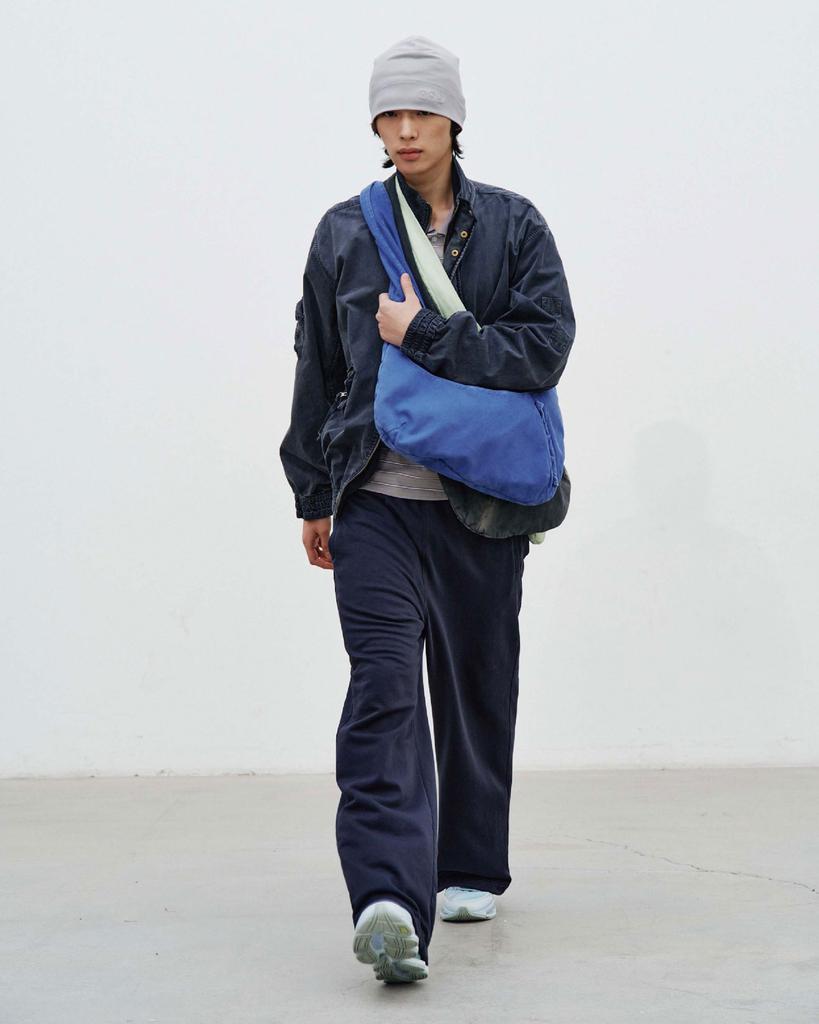 999Hyumeoniti Everyday Relaxed Sweatpants (Dark Navy)