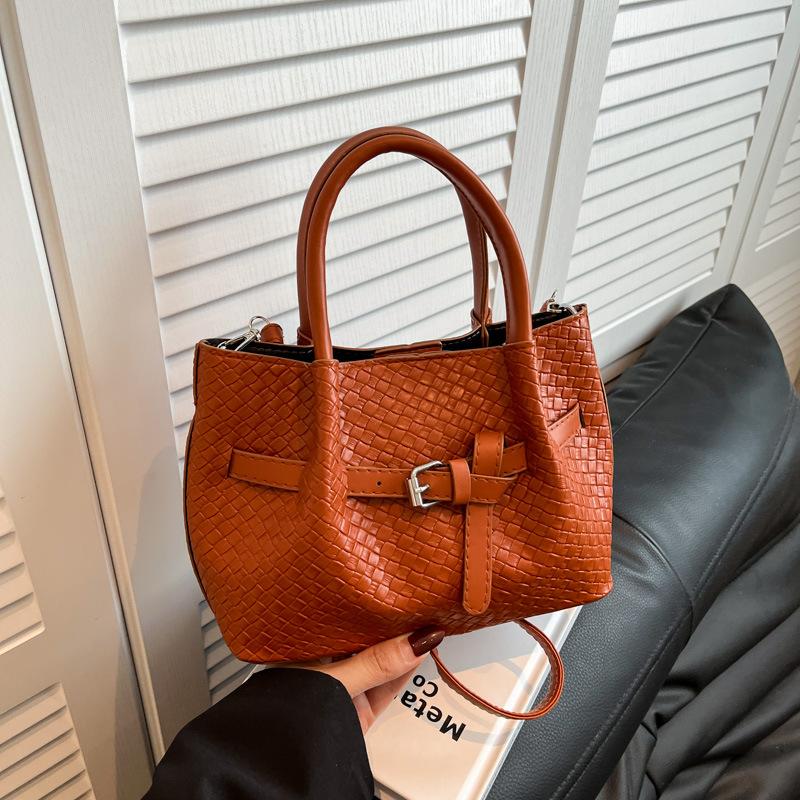 

Premium niche woven bucket bag new large-capacity commuter women s bag pu messenger bag dumpling bag handbag коричневый