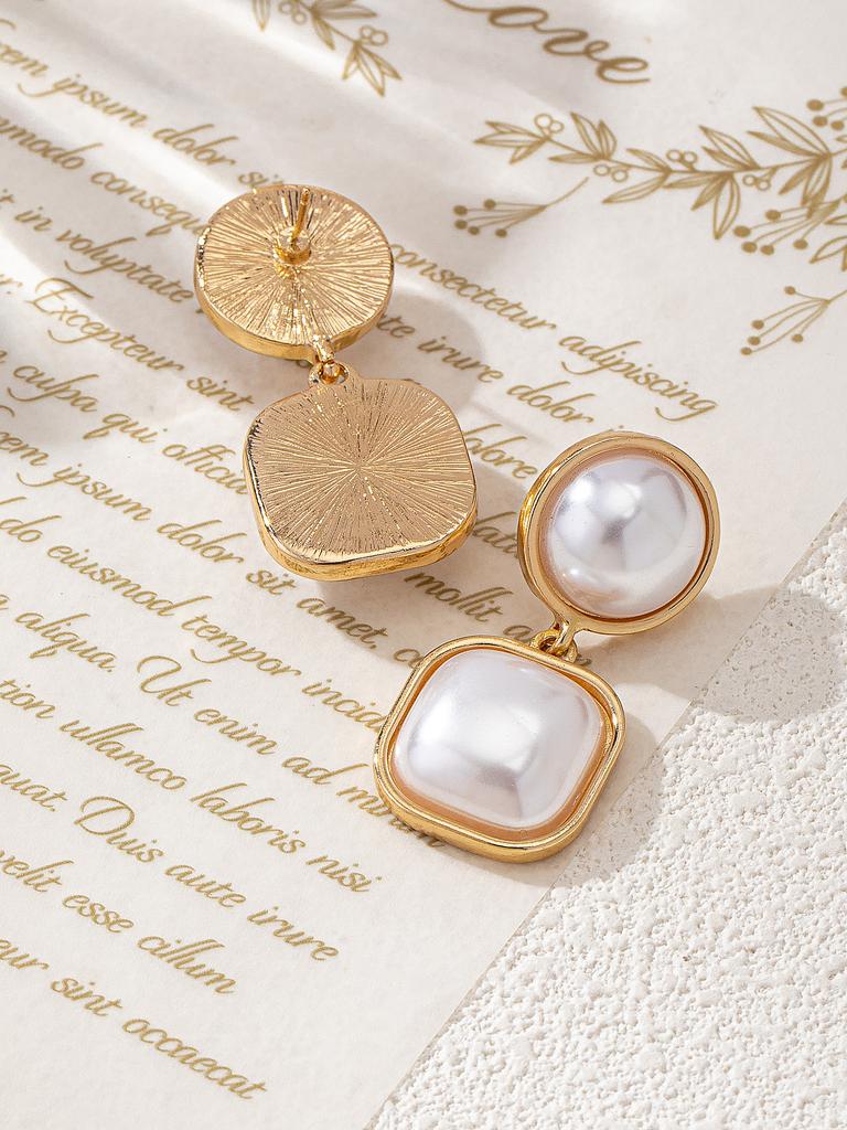 Step into the sense of design Geometric pearl inlaid earrings Light luxury temperament Trendy earrings