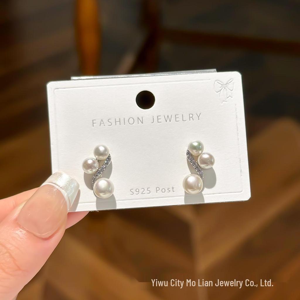 Pearl Stud Earrings - Hong Kong Style, Versatile Luxury Design for a Sophisticated Look.