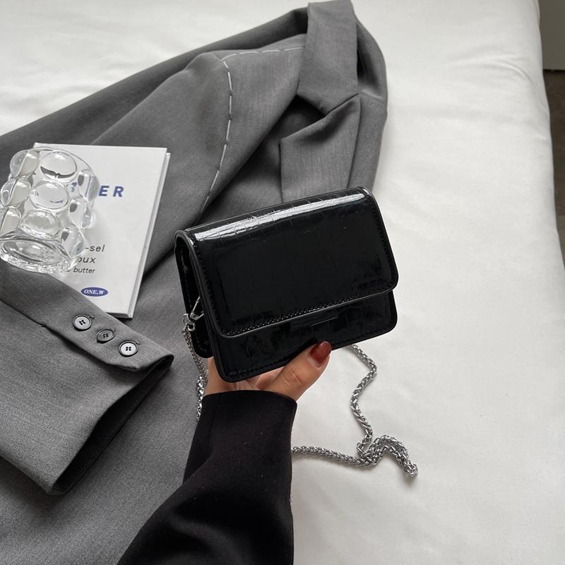 Mini Crossbody Shoulder Bag for Women Fashion PU Crocodile Texture Shoulder Bag with Chain Strap Magnetic for Daily Essentials