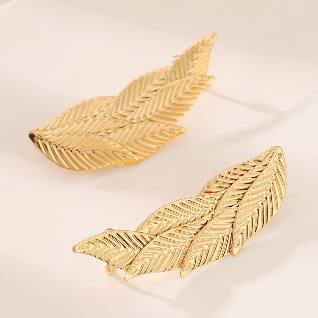 European & American Minimalist Retro Leaf Flower Ear Hook Earrings - Trendy Cross-Border Piercing & Clip-Ons