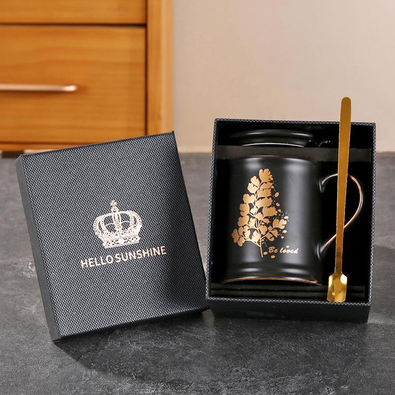 Leichter Luxus Mattschwarze und Weiße Tasse Keramik Souvenir mit Deckel Löffel Paar Wasserbecher Haushalt Keramiktasse Geschenkbox