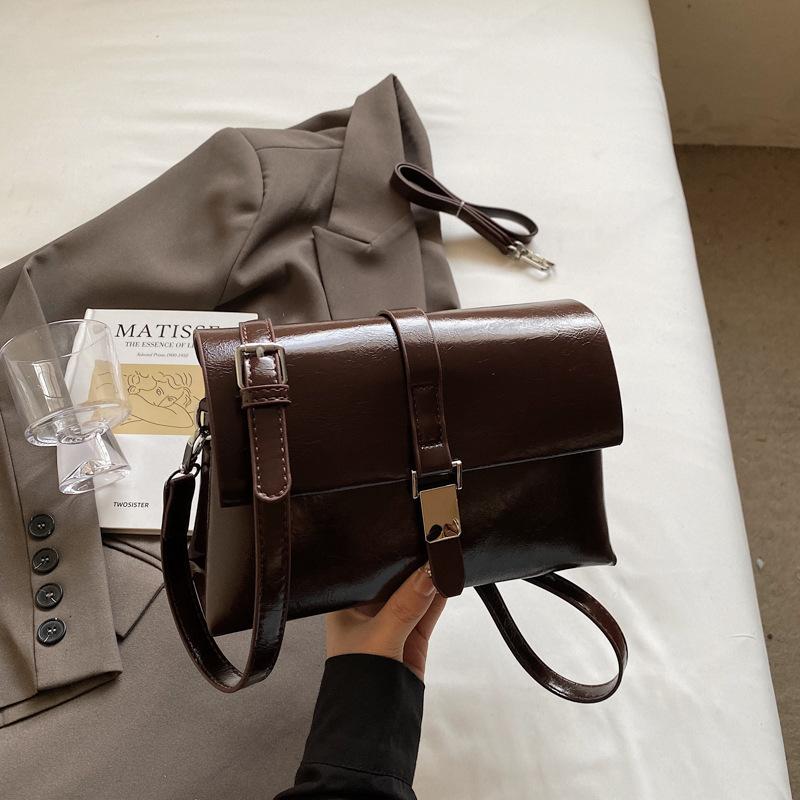 

Новая женская сумка через плечо, повседневная сумка-мессенджер, маленькая квадратная сумка темно-коричневого