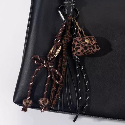 Portamonete Portachiavi in Pelle Stampa Leopardo Stile Miu con Ciondolo Fiocco di Perline