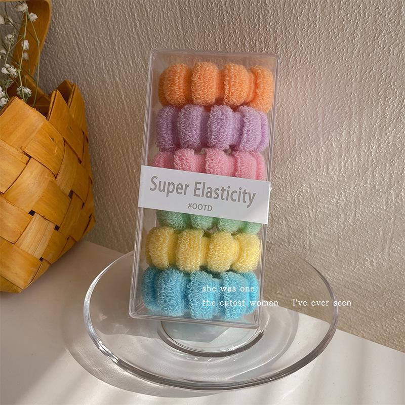 Wysoki Kucyk Gumka - Modny Dodatek do Włosów 2023