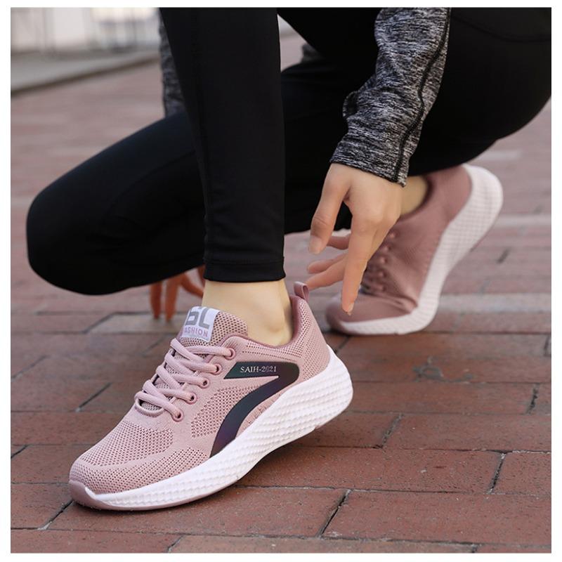 Sports Shoes Women's Summer New Soft Soled Mom Mesh Breathable Hiking Shoes Women's Lightweight Running Shoes Women's Shoes