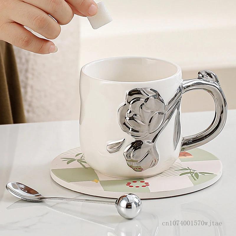 Electroplated Ceramic Mug with Handle Spoon, Creative Light, Luxury Relief Flowers, Home Water Cup, 450ml Capacity, 1Pc