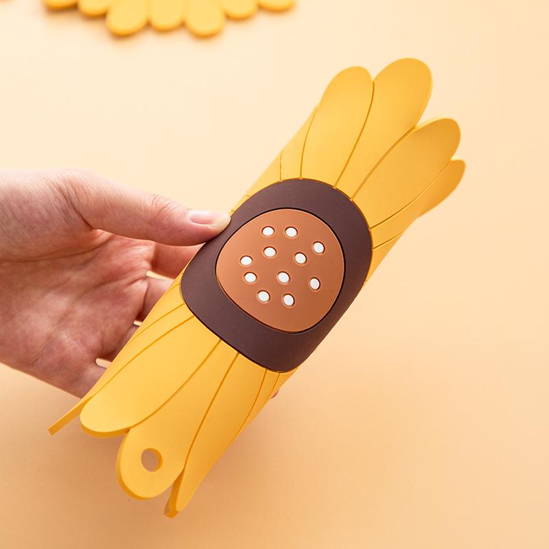 2pcs Silicone Trivet Mat Cute Sunflower Anti Scalding Mat, Heat Insulation Pat for Dishes, Soft Silicone Meal Mat Table Anti Slip Coaster