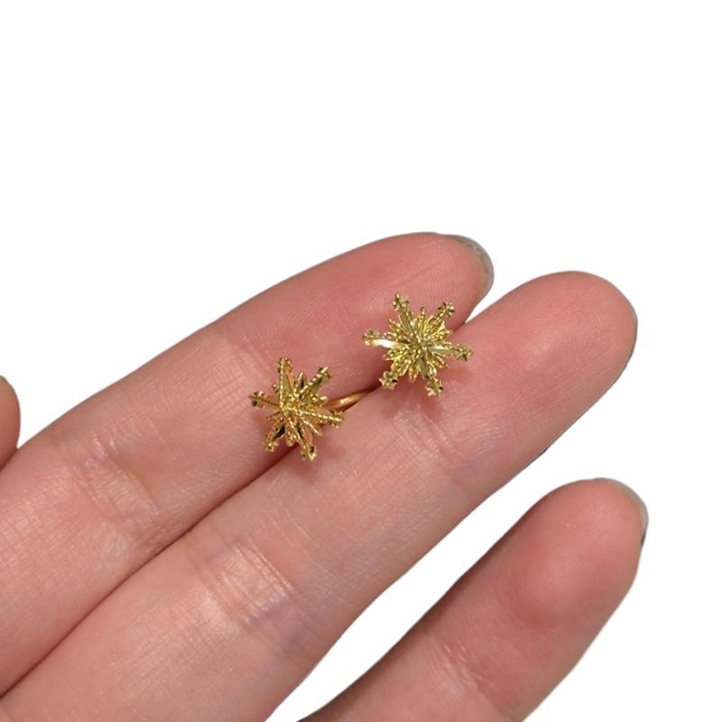 Classic and Exquisite Small Snowflake Earings Stud Glossy Shining Six Pointed Star Earrings for Women Party Jewelry Gifts
