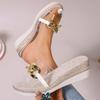Außenhandelssandalen 2025 Sommer neue Mode Oberbekleidung Strand Ein-Wort Metallkette transparent Keilabsatz Hausschuhe Damen